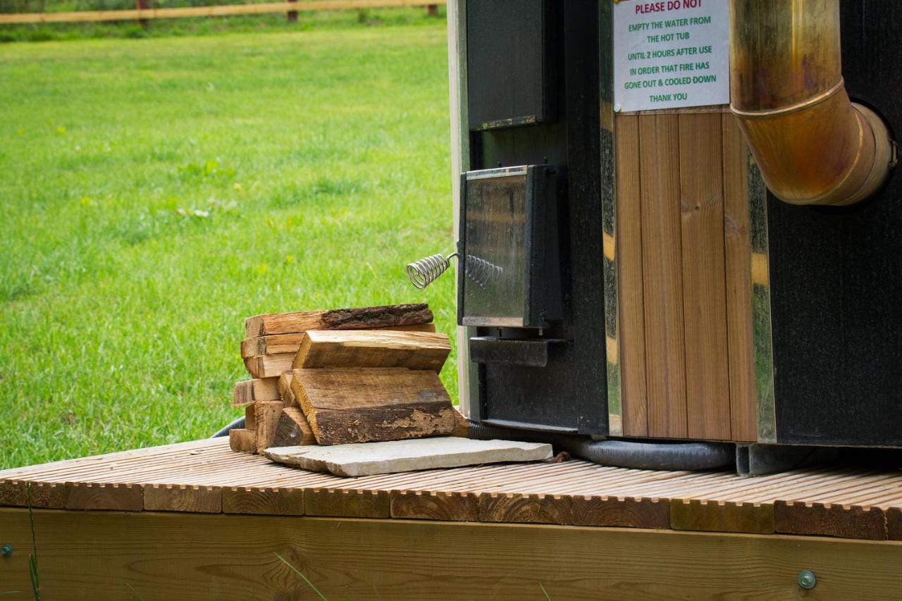 Hidden Wood Glamping And The Hideaway Cabin Warminster Exteriér fotografie