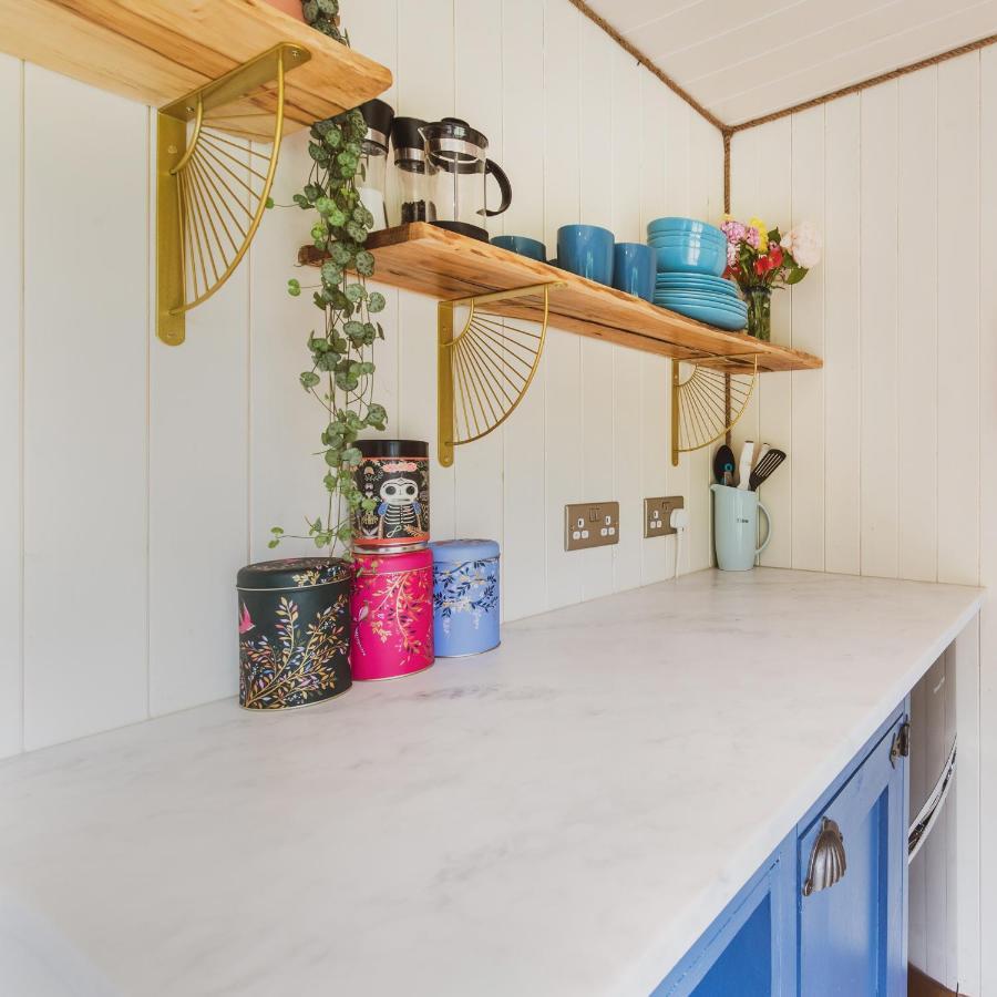 Hidden Wood Glamping And The Hideaway Cabin Warminster Exteriér fotografie
