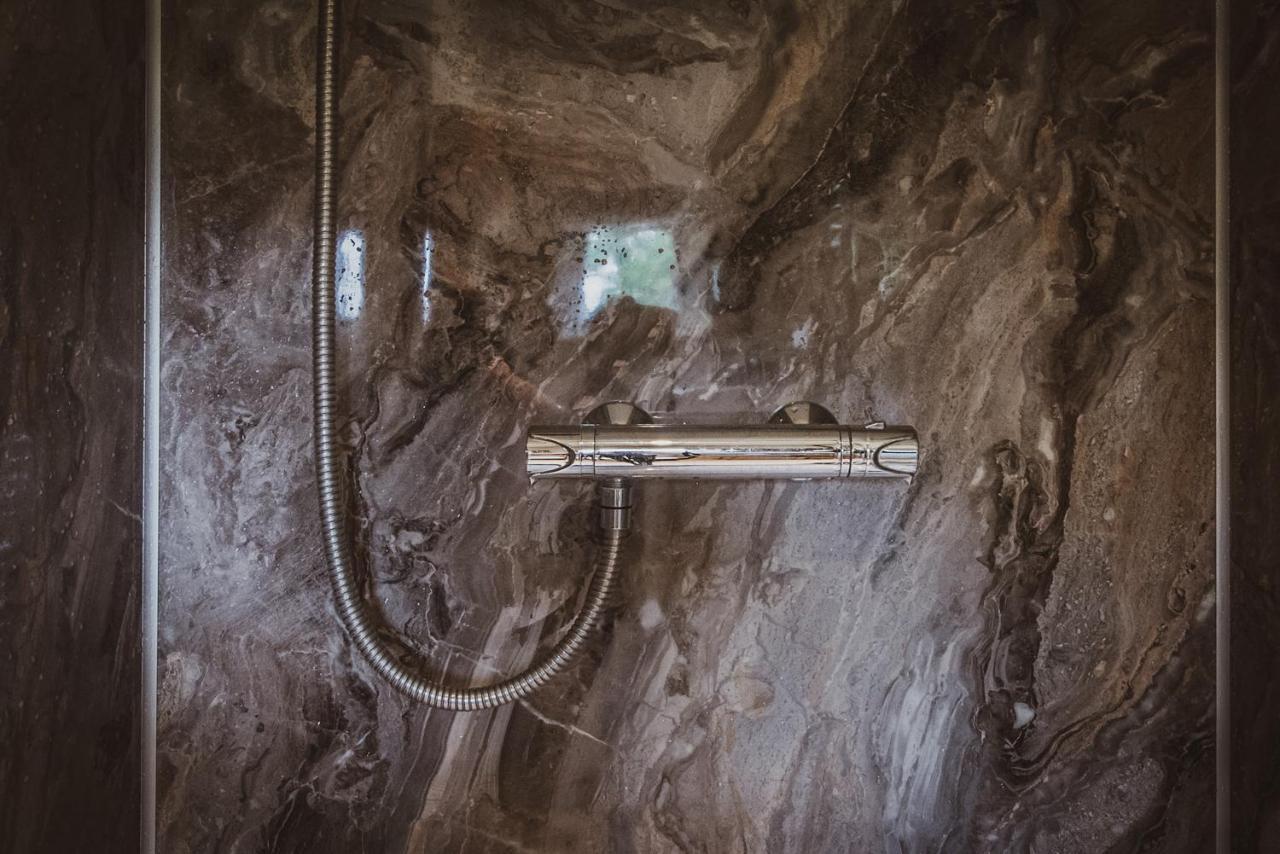 Hidden Wood Glamping And The Hideaway Cabin Warminster Exteriér fotografie