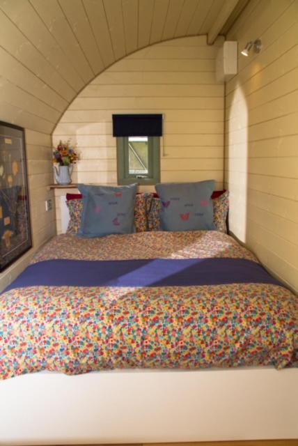 Hidden Wood Glamping And The Hideaway Cabin Warminster Exteriér fotografie
